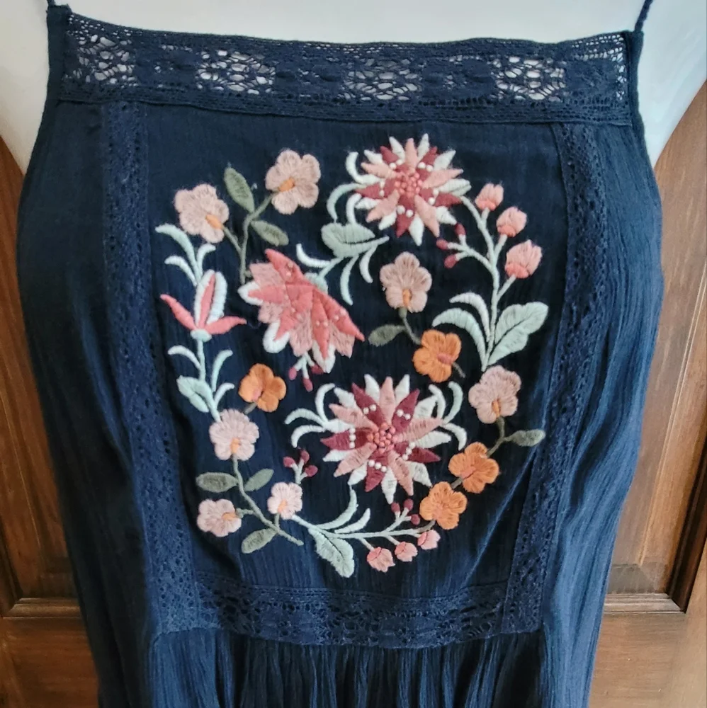 Abercrombie and Fitch Sz S Navy  Dress with Floral Embroidery - Picture 3 of 6